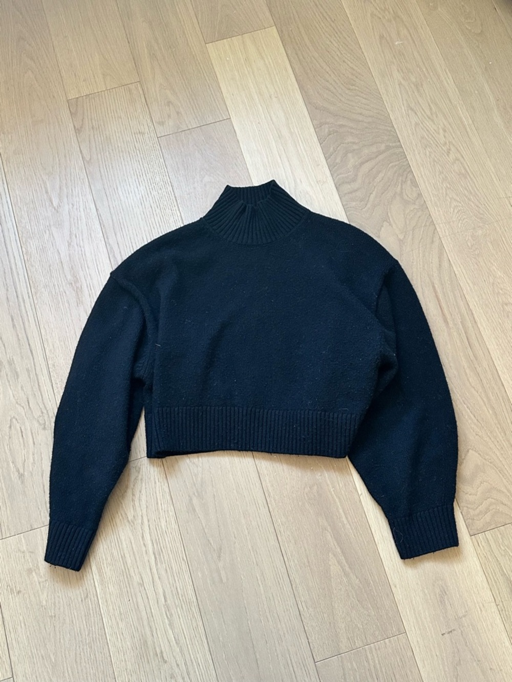 H&M Black High-Neck Cropped Sweater - Women